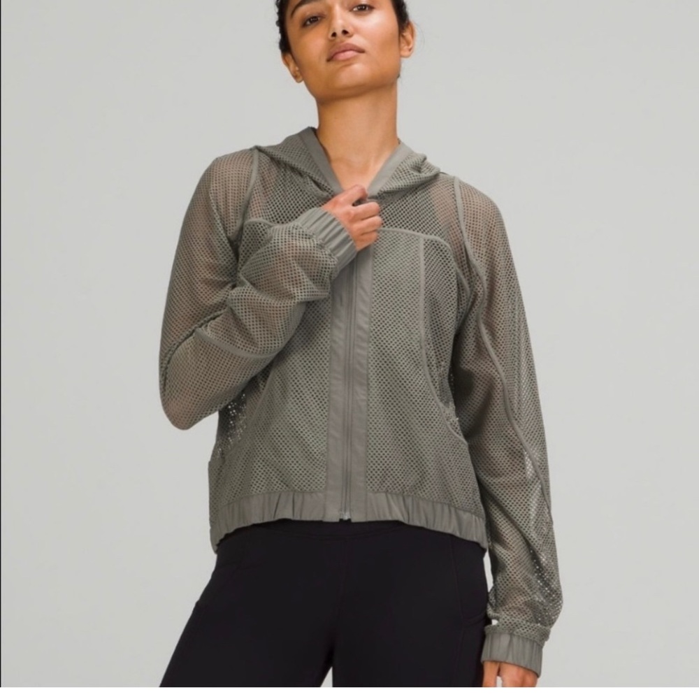 Ladies Lululemon Relaxed Fit Mesh Jacket in Grey Sage - Sz 12